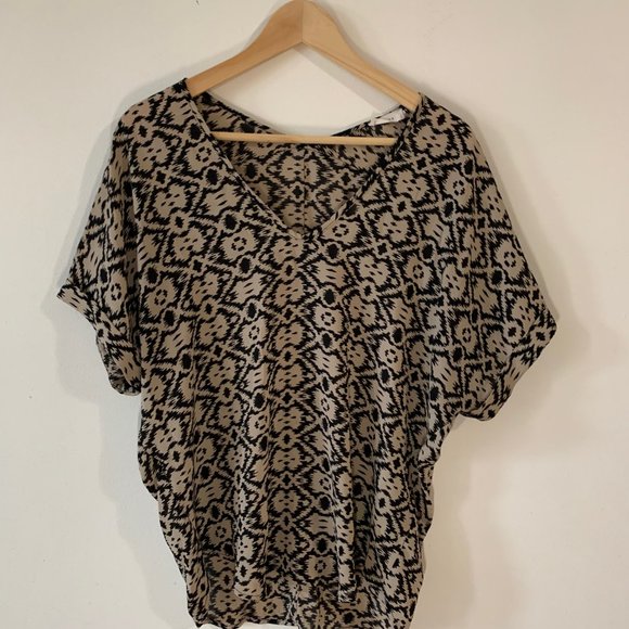 Lush Blouse - Picture 2 of 2